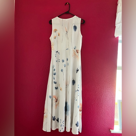 Floral Sleeveless Maxi Dress - White and Blue - Picture 2 of 3